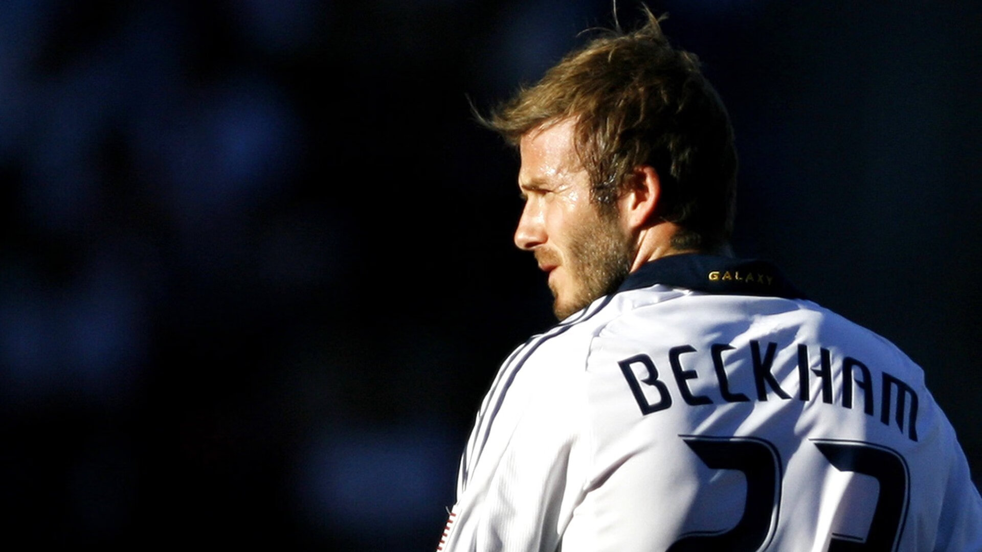 谢震业赛后谦逊发言登热搜，曼联小胜广厦男篮引发热议