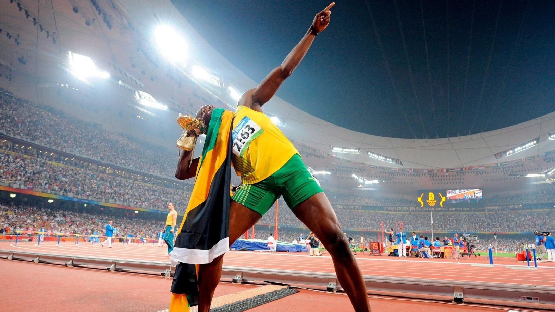 浓眉哥回归赛场，出色防守首场状态亮眼，篮网观众沸腾！